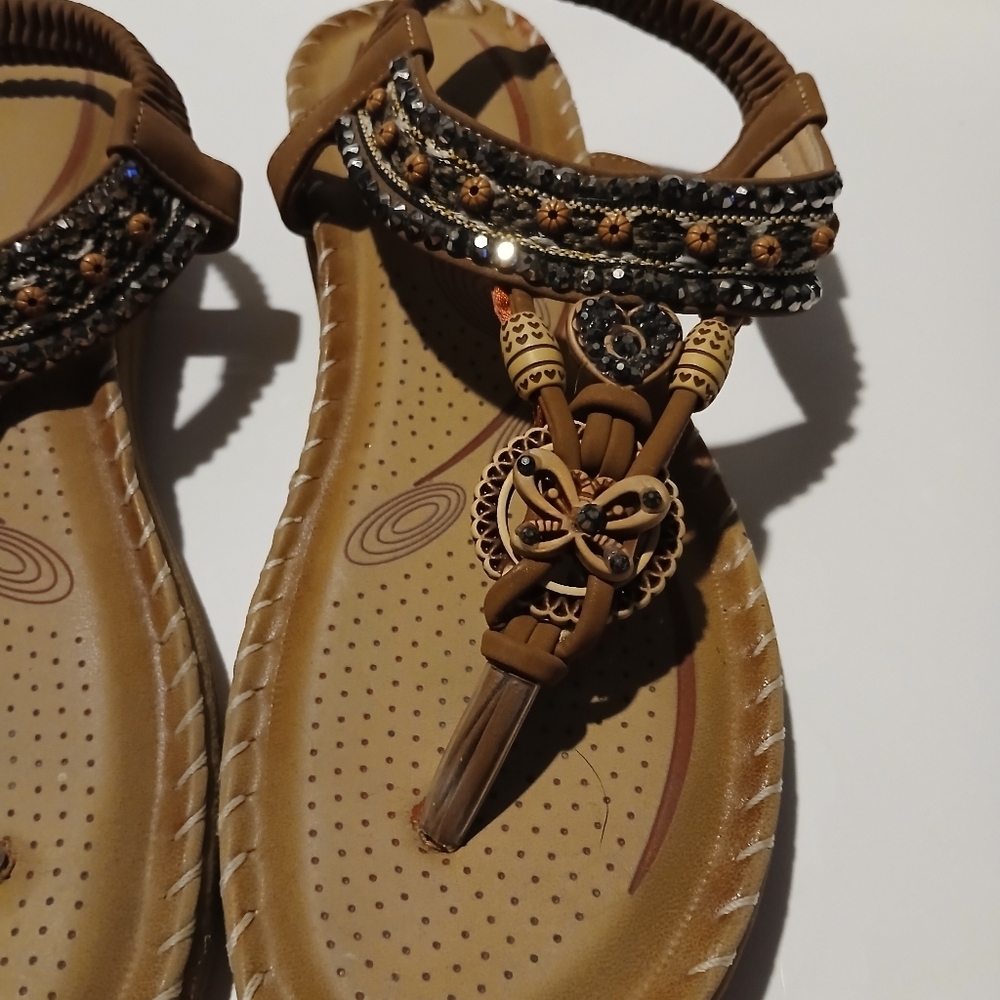 Unbranded Cute Slip On Sandals. Beaded And Sequin Decorations. Size 7.5 - Picture 3 of 6